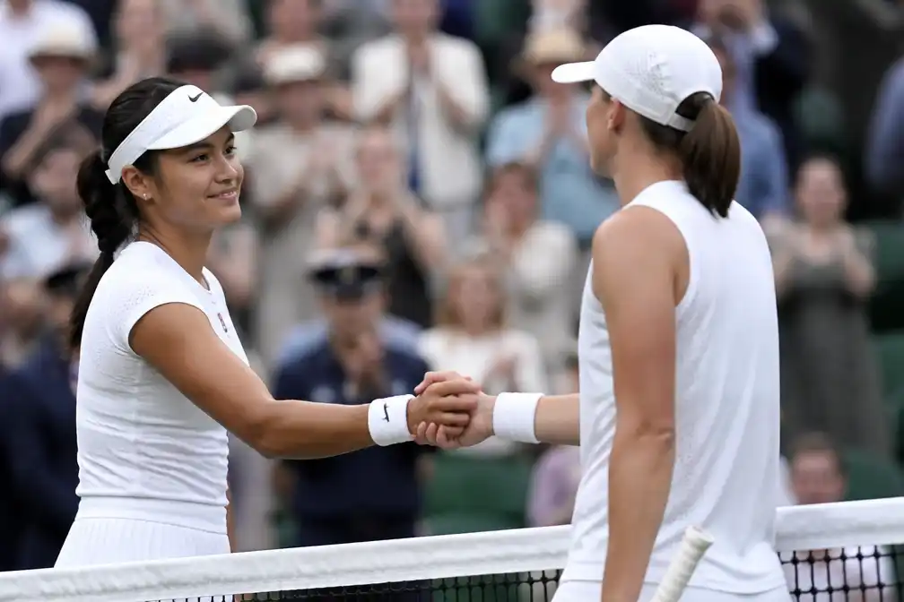 Titelverdedigster Iga Świątek verliest verrassend van Alexandra Eala in derde ronde Wimbledon