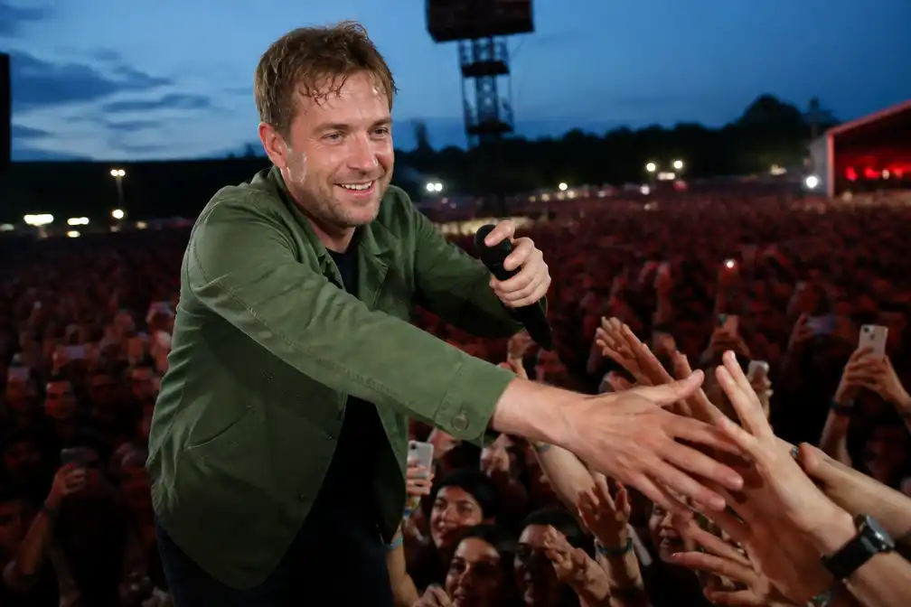 Damon Albarn omarmt publiek op Rock Werchter, geen herhaling van uitbrander 2022