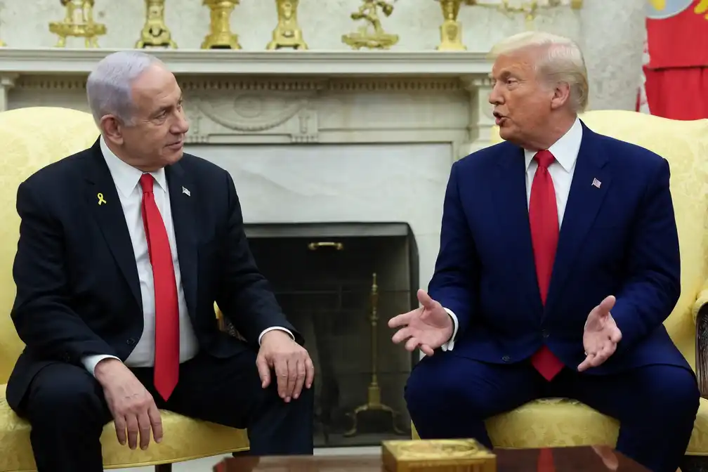 Trump zegt dat Netanyahu 'weet wie de baas is,' beweert dat Israëlische premier om ontmoeting in Witte Huis vroeg