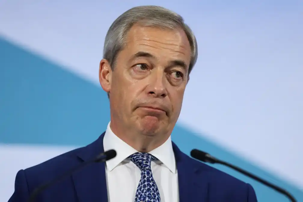 Farage ontkent regelschending na berichten over ongemelde voordelen van veroordeelde bondgenoot