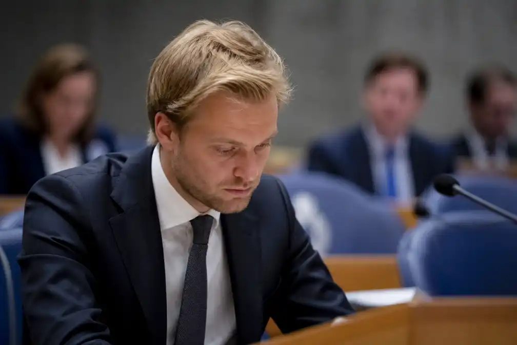 Minister Jaimi van Essen presenteert stikstofpakket en bezoekt boeren in reces