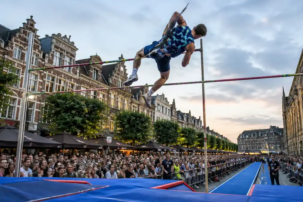 Polsstokspringers veroveren Oude Markt Leuven tijdens spectaculair gala