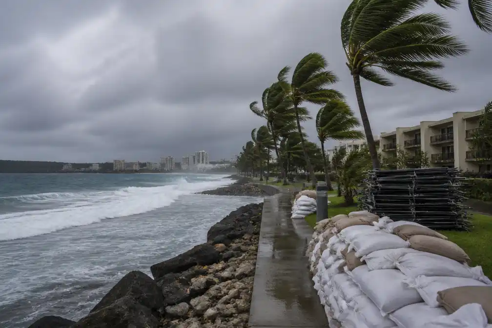 Supertyfoon Bavi met windstoten tot 315 km/u nadert Guam en Noordelijke Marianen