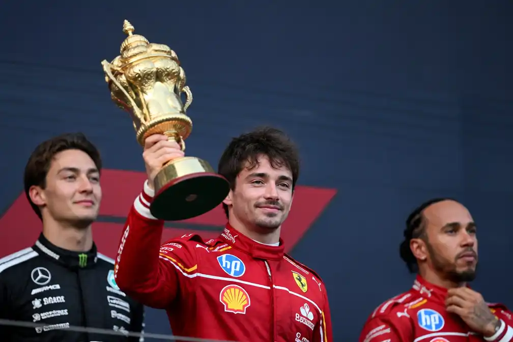 Leclerc wint dramatische Grand Prix van Groot-Brittannië, Russell tweede, Hamilton derde