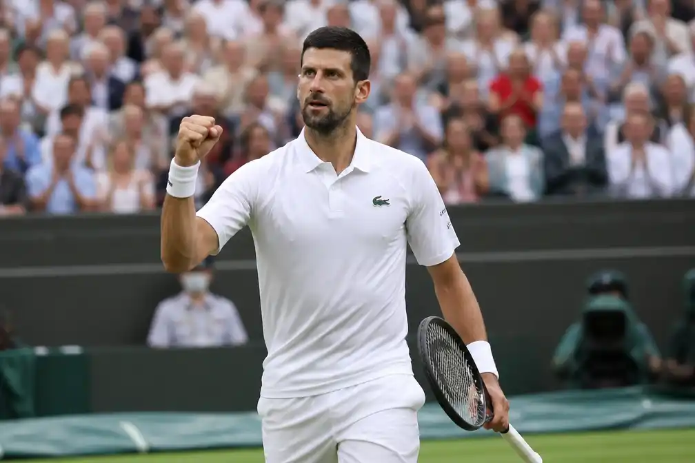 Djokovic verslaat Safiullin en vestigt Wimbledon-record