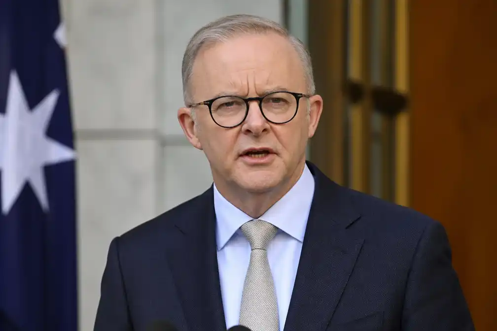 Australische premier Albanese biedt excuses aan voor opmerking over Kylie Minogue