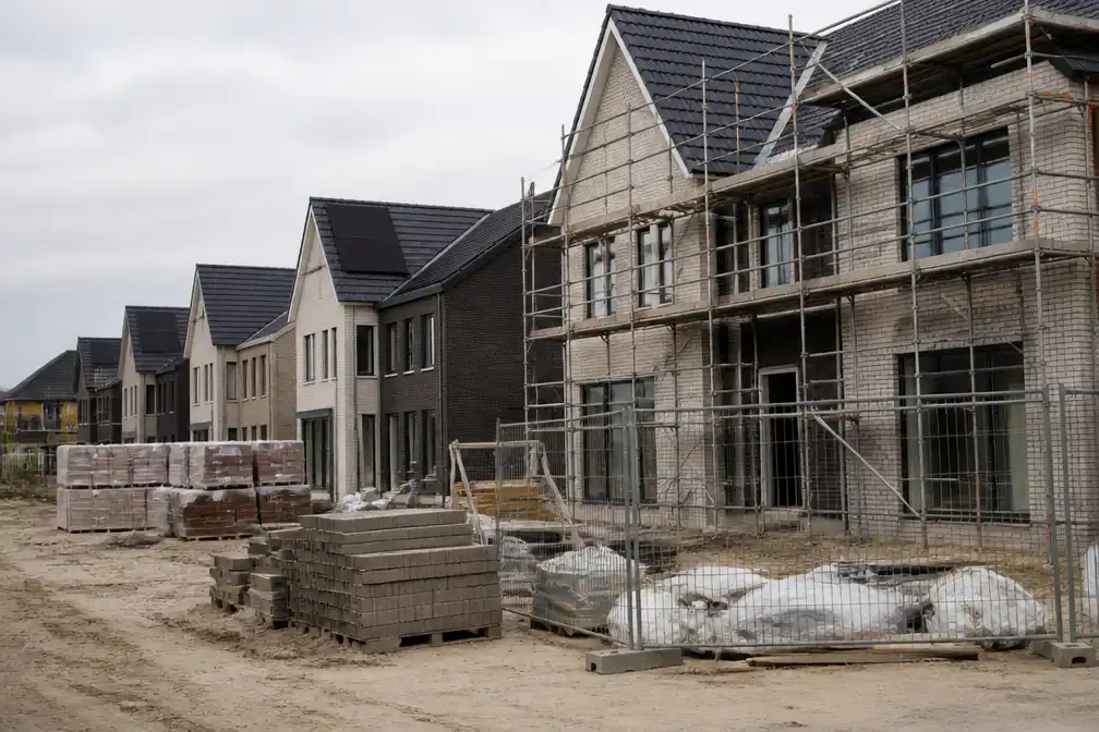 Verkoop nieuwbouwwoningen daalt 19% in eerste kwartaal, prijzen stijgen