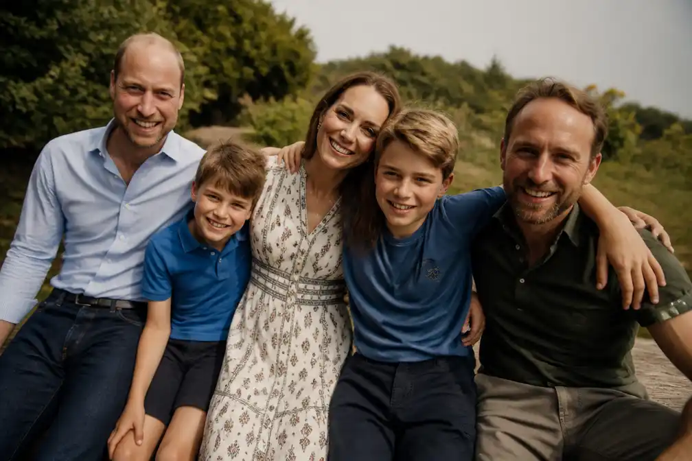Prins George bijna even groot als moeder Kate na liefdadigheidsbergtocht