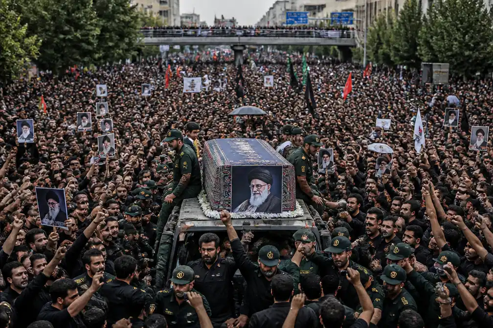 Miljoenen lopen mee in begrafenisstoet voor vermoorde Iraanse leider Khamenei