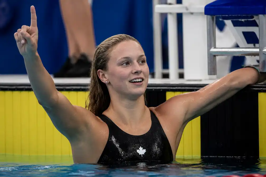 Summer McIntosh verbreekt zeventien jaar oud wereldrecord 200 meter vlinderslag