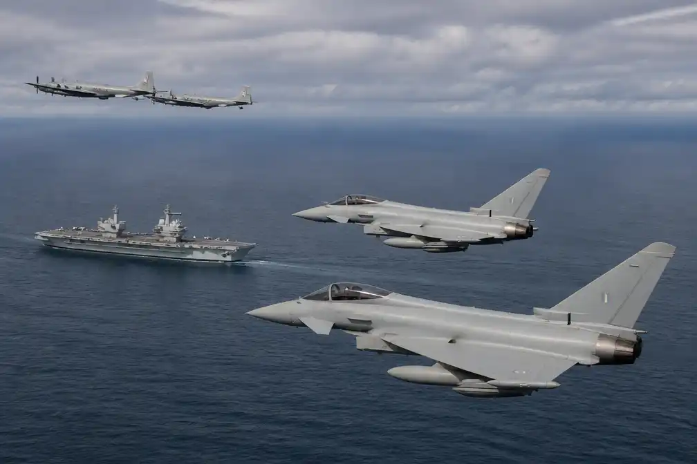 Britse straaljagers onderscheppen Russische vliegtuigen bij HMS Prince of Wales in Noorse Zee