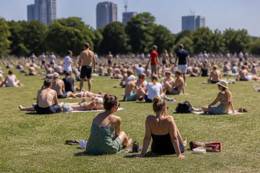 VK geeft oranje hittewaarschuwingen af voor 10-daagse hittegolf boven 30°C