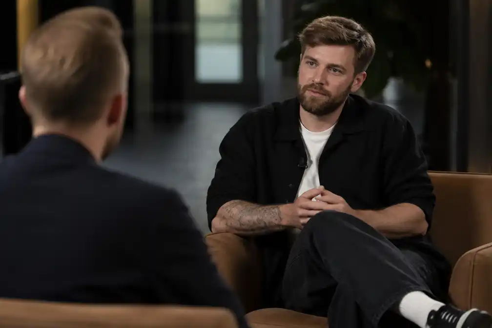 Tim Hofman start interviewserie BOOS Grote Gesprekken op 9 juli