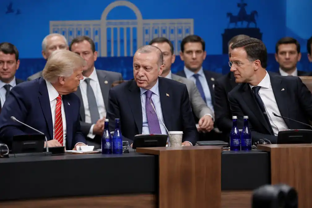 NAVO-top in Ankara onder dreigende schaduw van Trump en wantrouwen