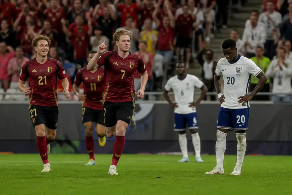België verslaat VS met 4-1 op WK; kritiek op Trump om Balogun-bemoeienis