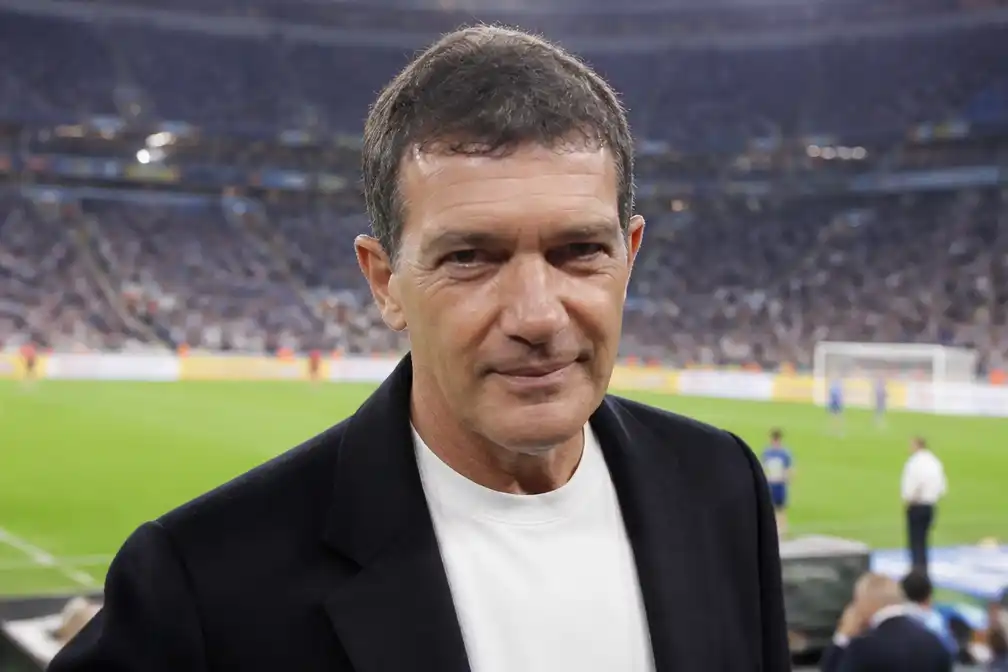 Antonio Banderas viert WK-zege Spanje op Portugal