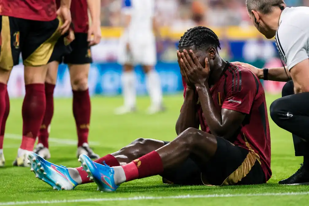 Amadou Onana dreigt maanden out te zijn met vermoedelijke kruisbandblessure