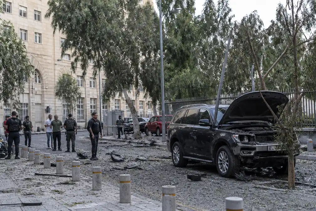 Explosies in Damascus tijdens bezoek Macron verwonden 18, Franse president veilig