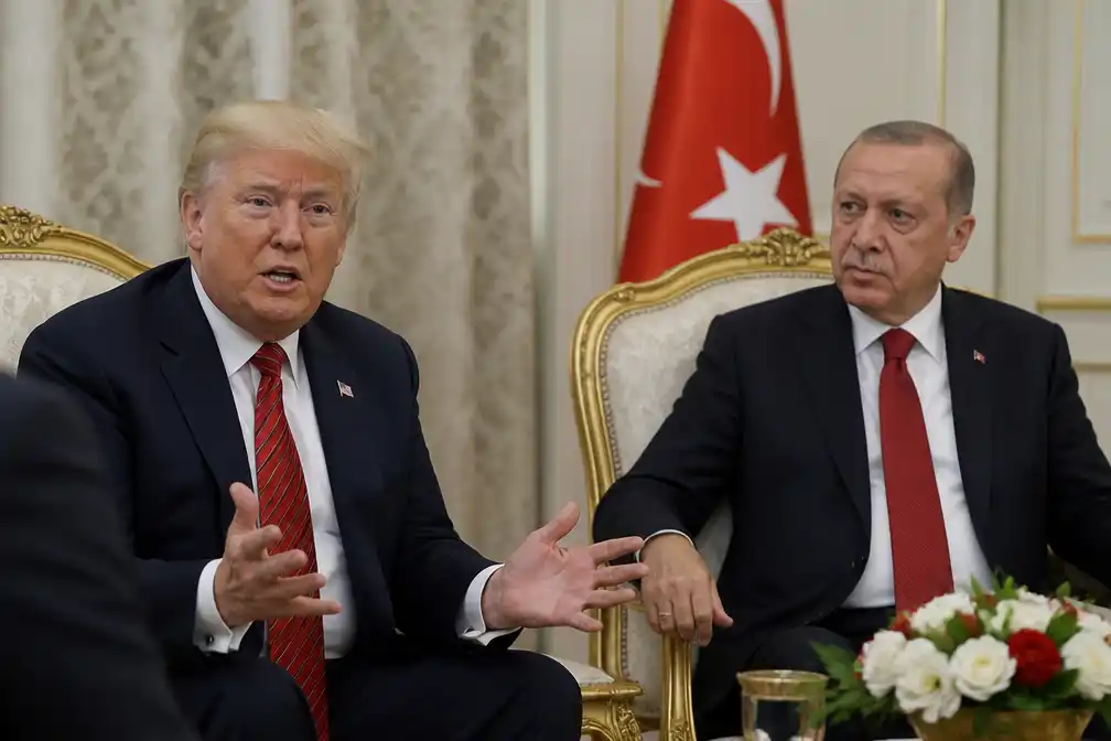 Trump herhaalt klachten over Iran-oorlog op NAVO-top in Ankara