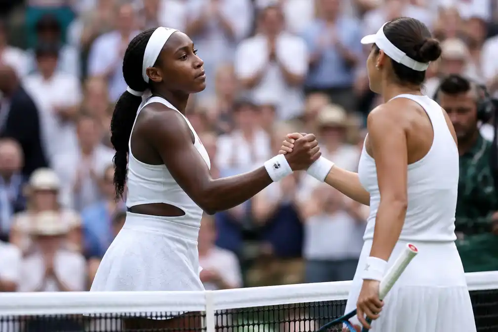 Coco Gauff verslaat Jessica Pegula en bereikt eerste halve finale op Wimbledon