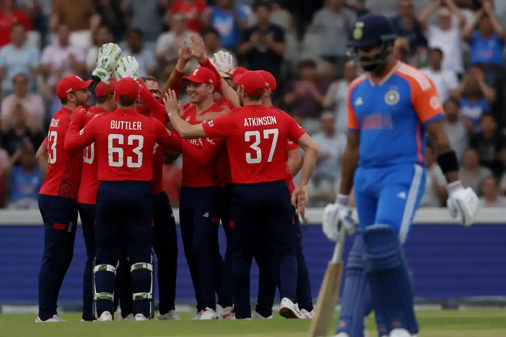 Engeland verslaat India met recordmarge in derde T20 in Trent Bridge