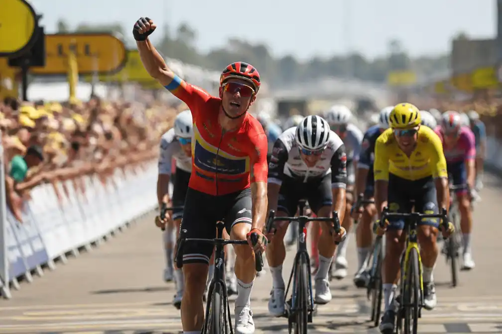 Pedersen wint vierde etappe, Træen pakt gele trui in hittegolf Tour de France