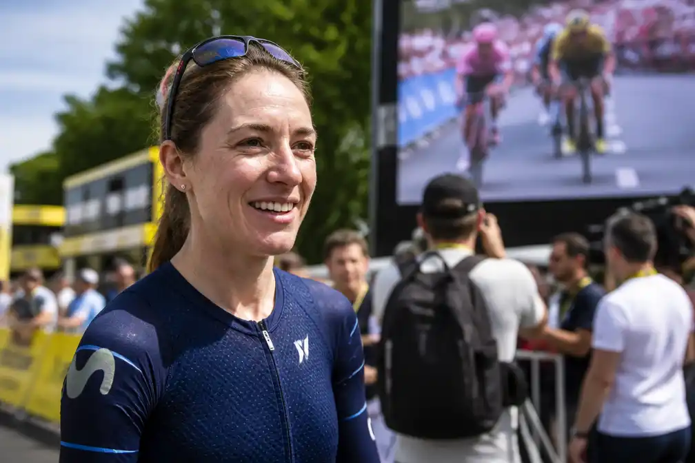 Annemiek van Vleuten opent NPO Radio 1 Tourcafé in Hilversum op 18 juli
