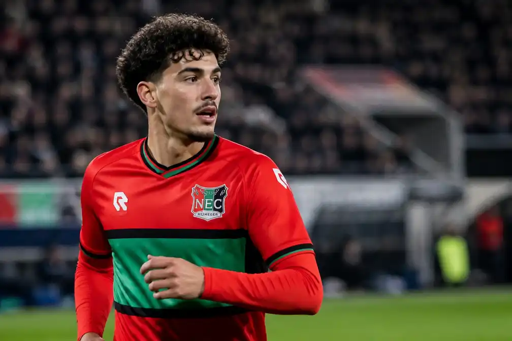 NEC verkoopt Başar Önal voor clubrecord aan Lille