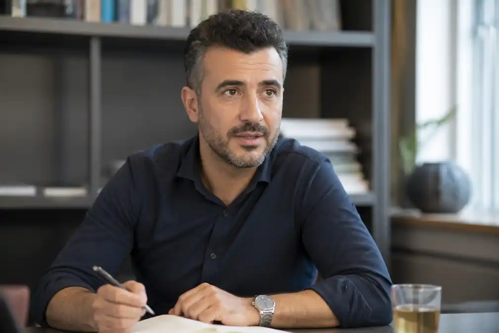 Columnist Akyol hekelt 'onnozele president' in regionale kranten