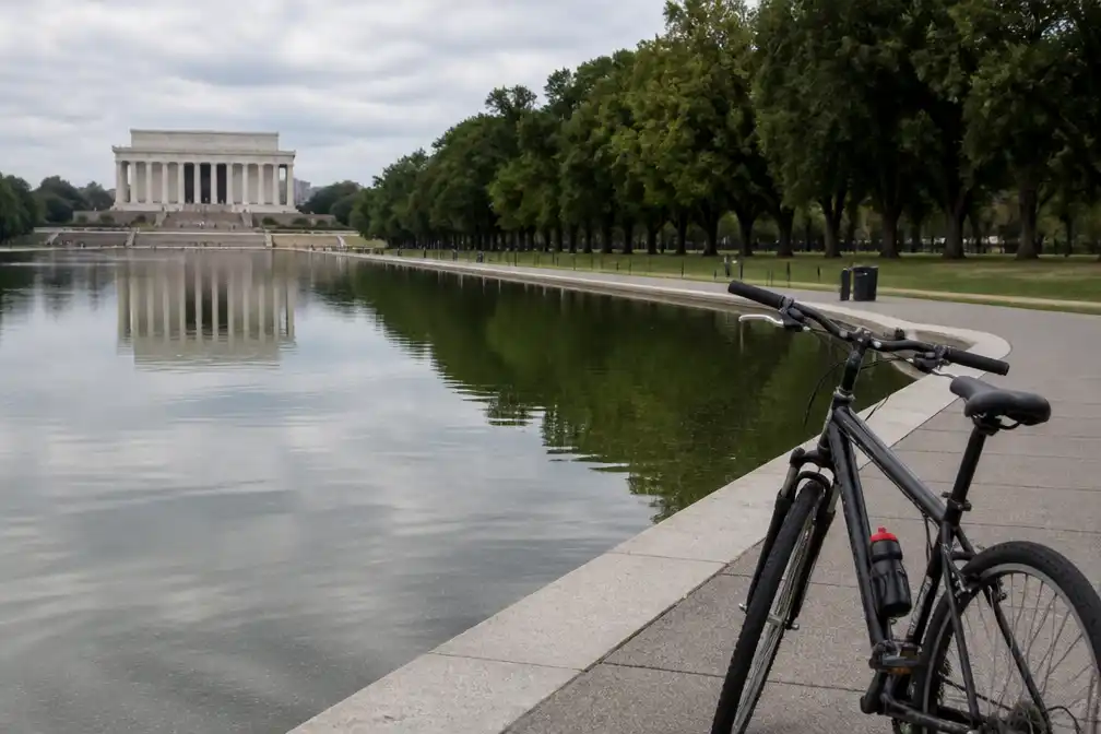 Voormalig Amerikaans Olympisch kanovaarder pleit onschuldig voor vandalisme aan Lincoln Memorial Reflecting Pool