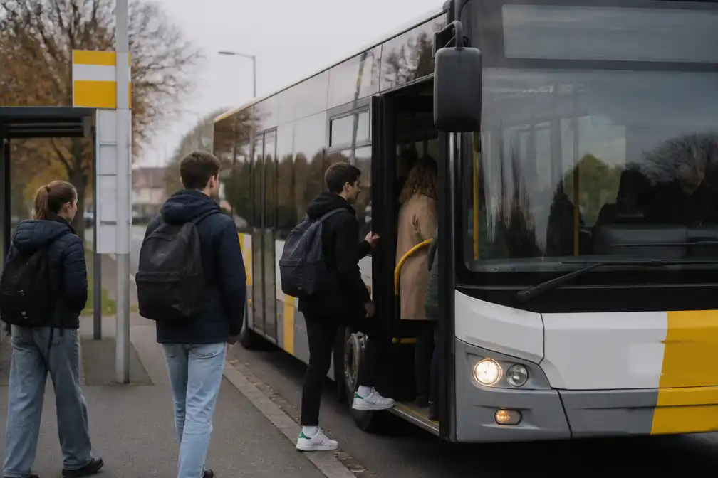 De Lijn voegt twee spitsritten toe naar deelgemeenten Kortrijk na petitie