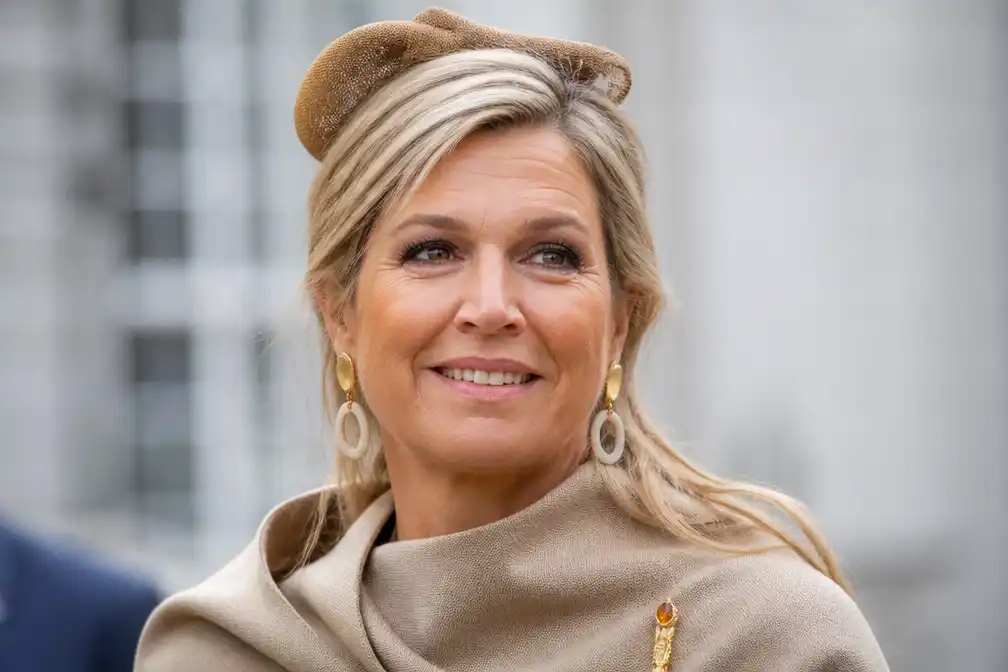 Máxima's combinatie van duur juweel en H&M-oorbellen valt slecht, aldus modejournalist