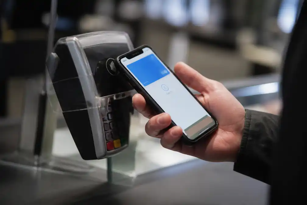 Fraudehelpdesk waarschuwt voor nieuwe Apple Pay-creditcardfraude, gemiddeld verlies ruim €1.000
