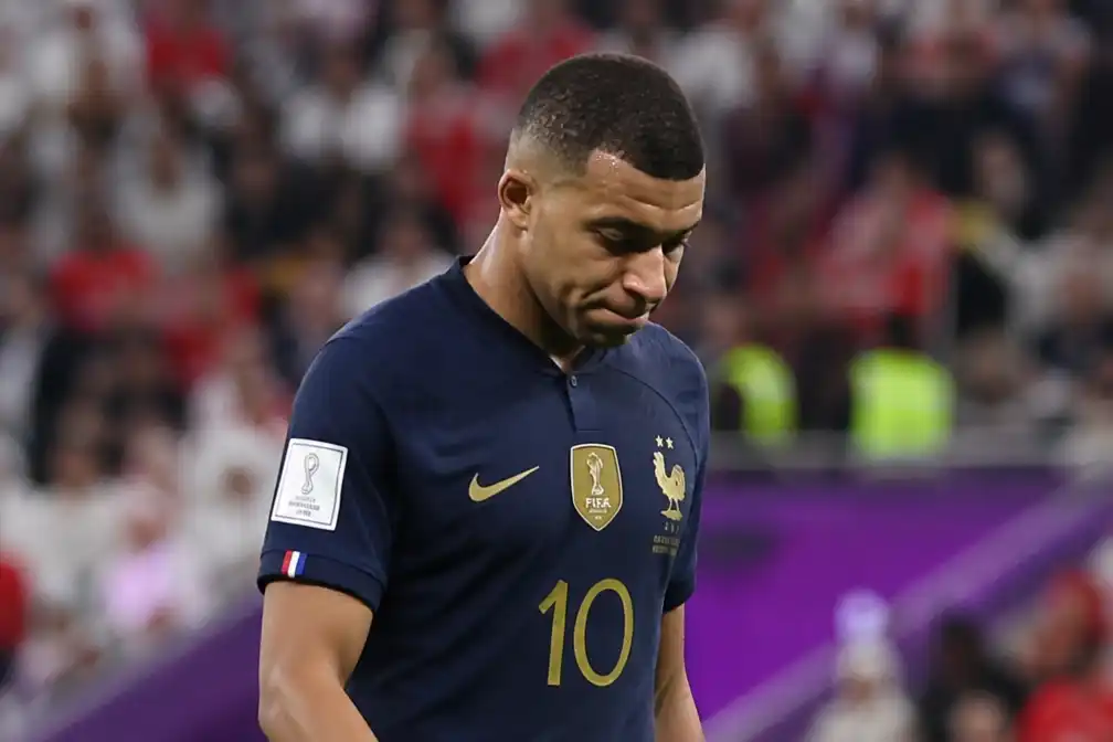 Mbappé mist strafschop, scoort prachtgoal in kwartfinale tegen Marokko (2-0)