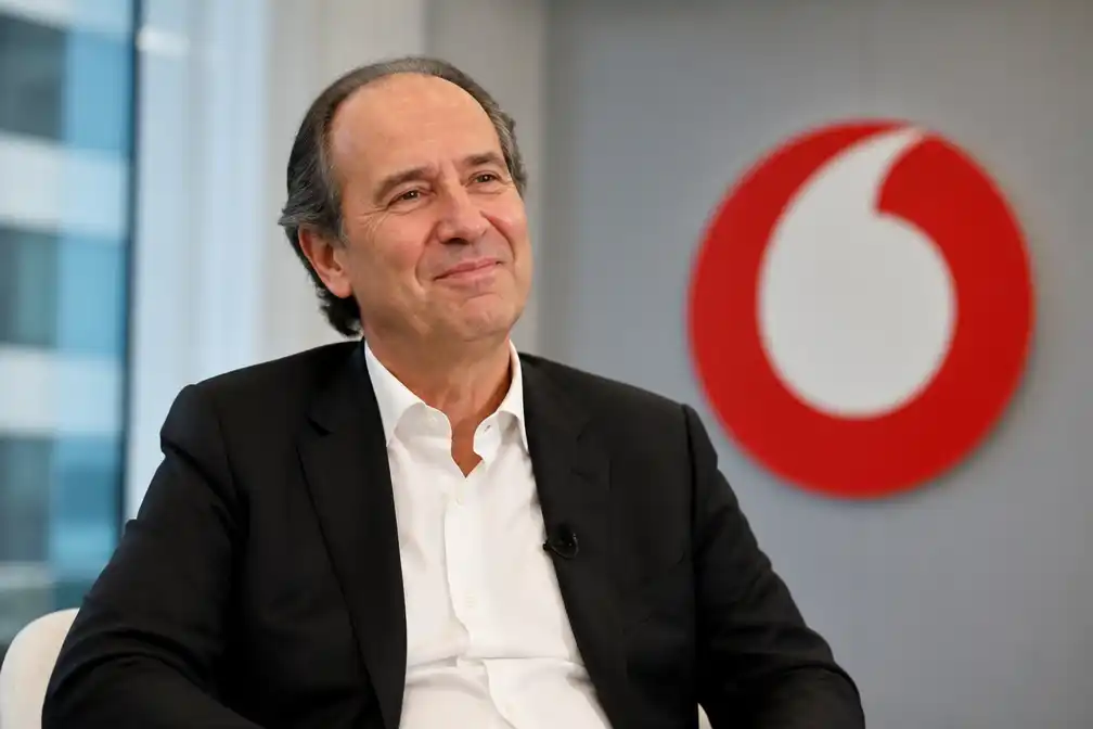 Franse miljardair Xavier Niel wordt grootste aandeelhouder Vodafone met belang van €5,1 miljard