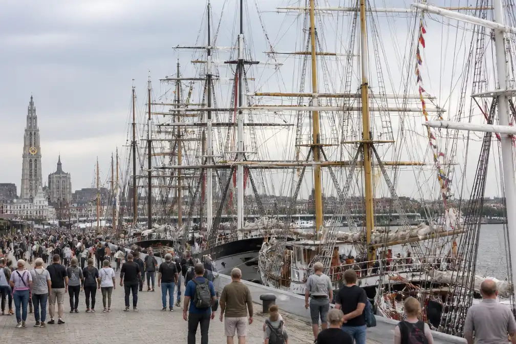 Tall Ships Races van start in Antwerpen met intocht van 36 historische schepen