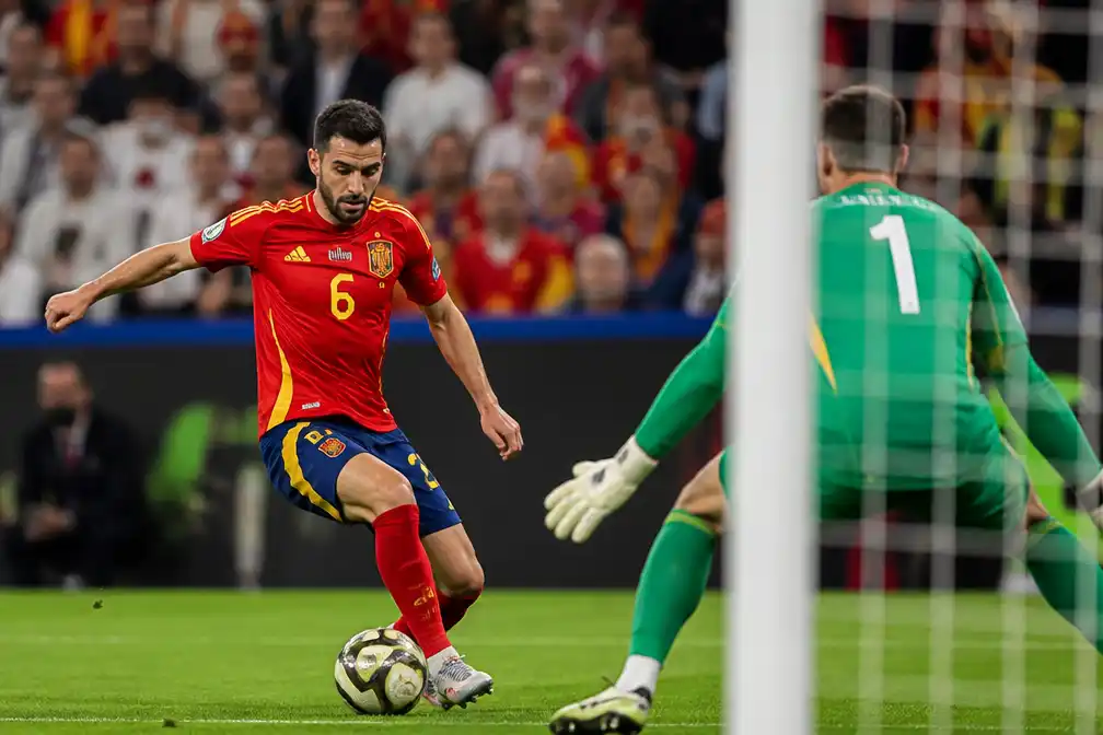 Mikel Merino schiet Spanje in laatste minuut naar halve finales WK