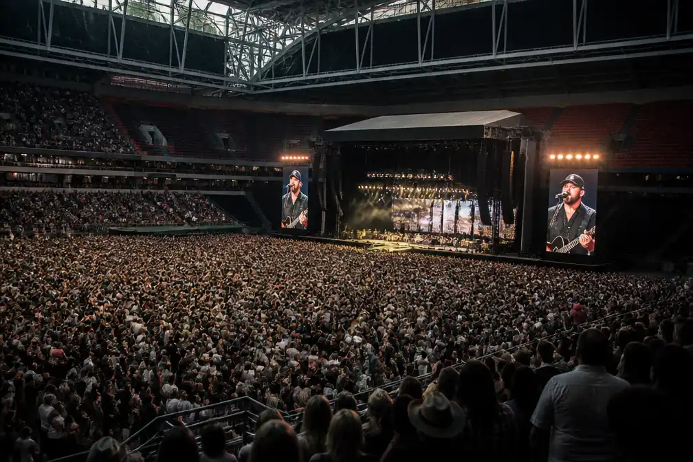 Luke Combs geeft grootste countryshow in Benelux ooit in uitverkochte Amsterdam Arena