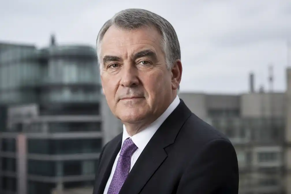 Britse tv-presentator Dermot Murnaghan op 68-jarige leeftijd overleden aan prostaatkanker
