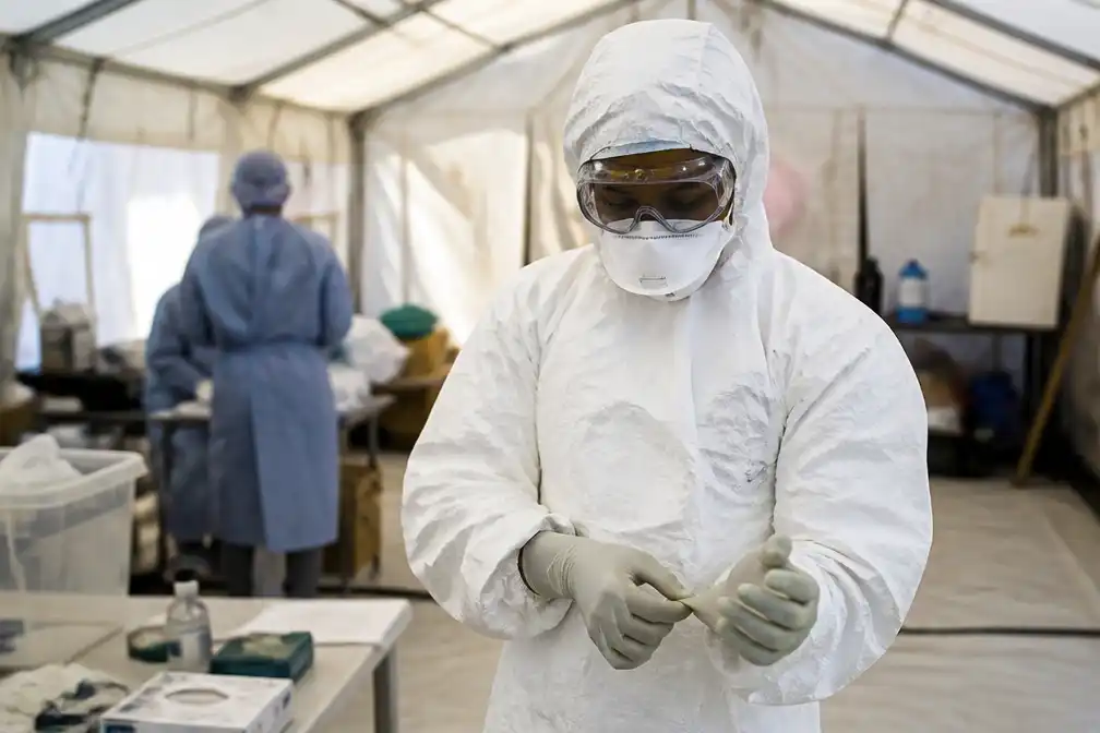 Tweede Amerikaanse hulpverlener besmet met ebola in Congo, meldt CDC