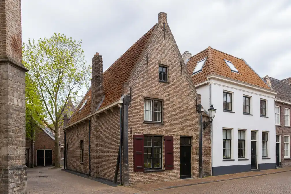 Iconisch 700 jaar oud huis in Amersfoort, te zien in Madurodam, te koop