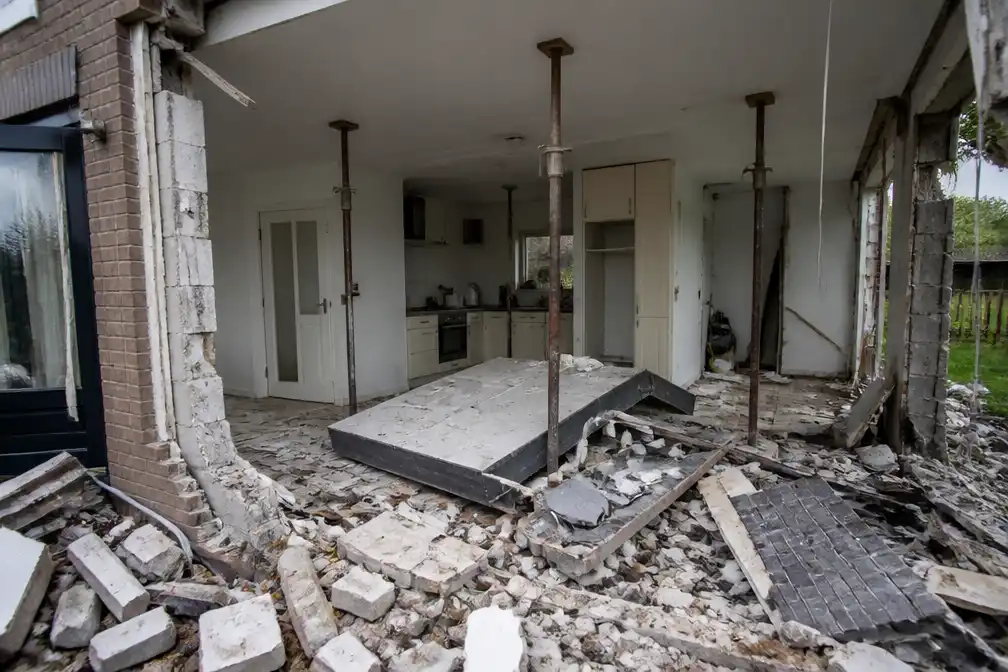 Woning in Wilnis zakt 51 cm weg tijdens noodweer, gezin vlucht