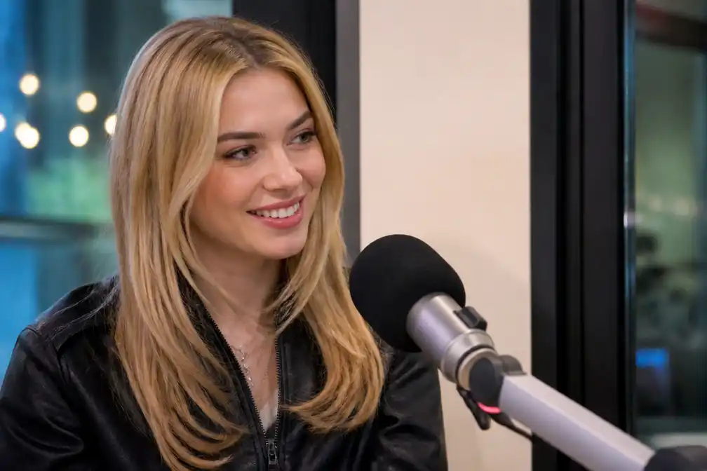 Roxy Dekker kondigt nieuw album aan voor dit jaar