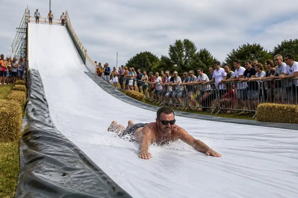Deerlijk organiseert eerste Belgisch kampioenschap buikschuiven met 6 meter hoge schans