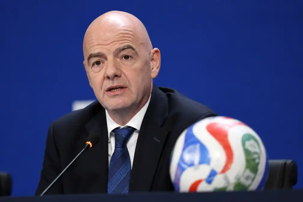 FIFA-voorzitter Infantino overweegt WK uit te breiden naar 64 landen