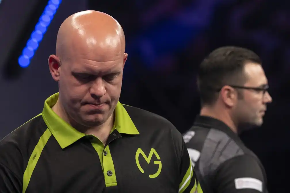 Michael van Gerwen uitgeschakeld op European Tour in Leverkusen na nederlaag tegen Damon Heta