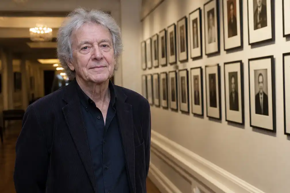 Harrie Jekkers krijgt portret in galerij Koninklijke Schouwburg