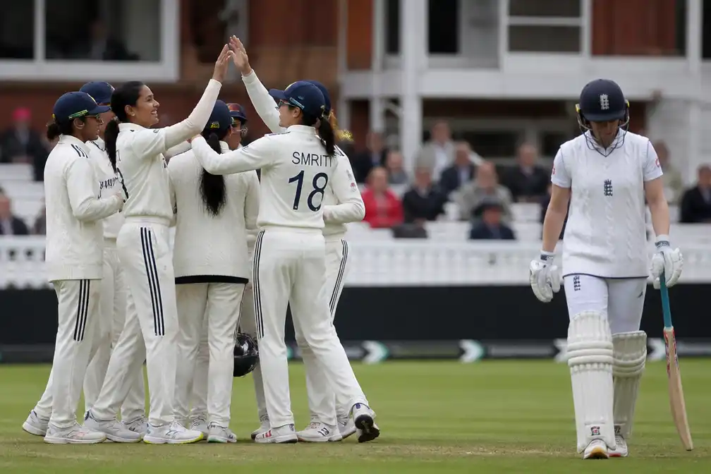 India op weg naar Testzege op Engeland op Lord's na eeuw van Bhatia