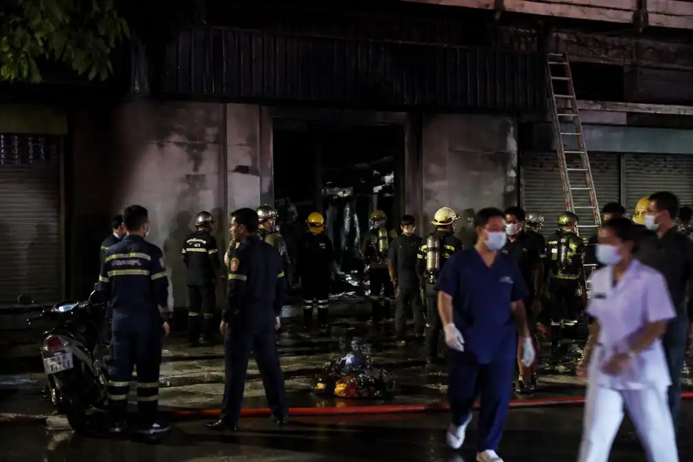 Zeker 27 doden bij brand in café in Bangkok, meldt Thaise premier