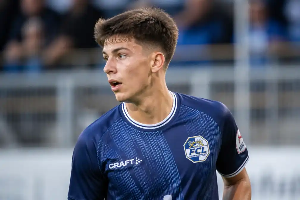 Club Brugge haalt Zwitserse spits Andrej Vasovic (18) voor 6 miljoen euro